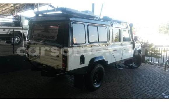 اشتري مستعمل Land Rover Defender White سيارة في Hlotse في Leribe اشتري مستعمل Land Rover Defender White سيارة في Hlotse في Leribe