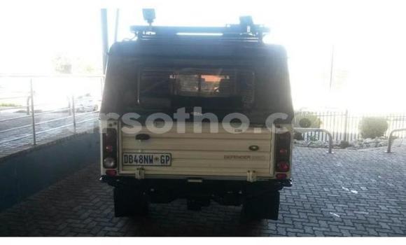 اشتري مستعمل Land Rover Defender White سيارة في Hlotse في Leribe اشتري مستعمل Land Rover Defender White سيارة في Hlotse في Leribe