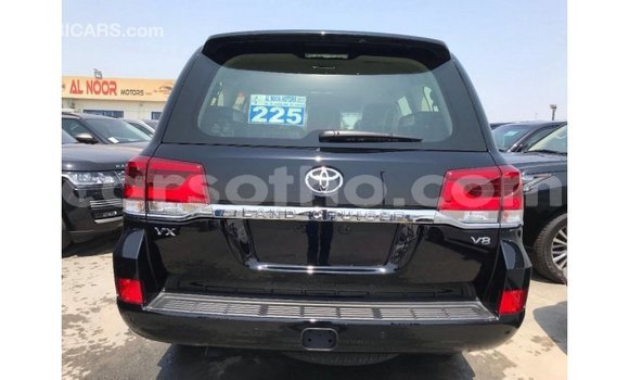 Sayi Imported Toyota Land Cruiser Black Mota in Import - Dubai a Maseru Sayi Imported Toyota Land Cruiser Black Mota in Import - Dubai a Maseru