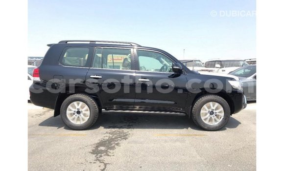 Sayi Imported Toyota Land Cruiser Black Mota in Import - Dubai a Maseru Sayi Imported Toyota Land Cruiser Black Mota in Import - Dubai a Maseru