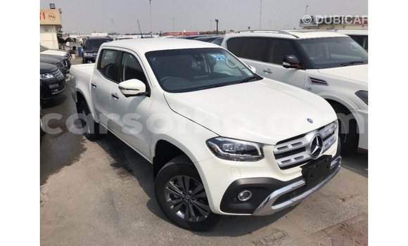 Acheter Import Voiture Mercedes-Benz 250 Blanc à Import - Dubai, Maseru Acheter Import Voiture Mercedes-Benz 250 Blanc à Import - Dubai, Maseru