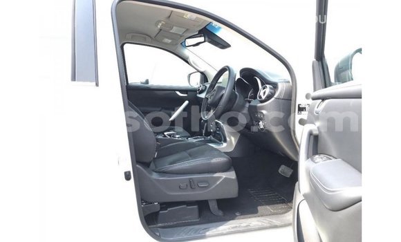 Acheter Import Voiture Mercedes-Benz 250 Blanc à Import - Dubai, Maseru Acheter Import Voiture Mercedes-Benz 250 Blanc à Import - Dubai, Maseru