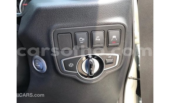 Acheter Import Voiture Mercedes-Benz 250 Blanc à Import - Dubai, Maseru Acheter Import Voiture Mercedes-Benz 250 Blanc à Import - Dubai, Maseru