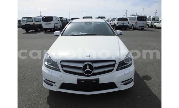 Sayi Imported Mercedes-Benz 190 White Mota in Import - Dubai a Maseru Sayi Imported Mercedes-Benz 190 White Mota in Import - Dubai a Maseru