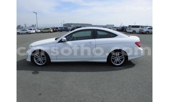 Sayi Imported Mercedes-Benz 190 White Mota in Import - Dubai a Maseru Sayi Imported Mercedes-Benz 190 White Mota in Import - Dubai a Maseru