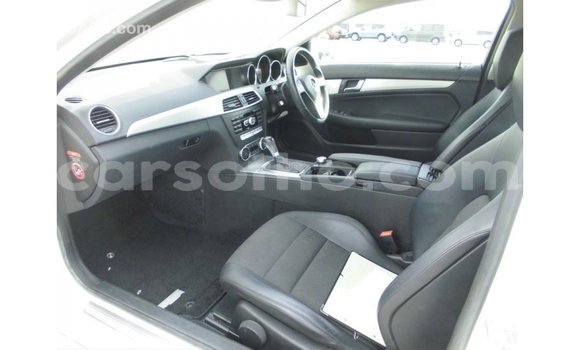 Sayi Imported Mercedes-Benz 190 White Mota in Import - Dubai a Maseru Sayi Imported Mercedes-Benz 190 White Mota in Import - Dubai a Maseru