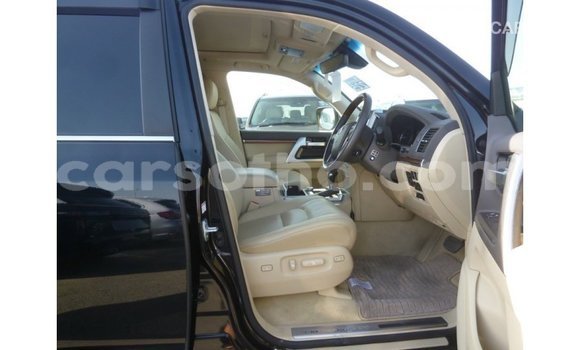 Sayi Imported Toyota Land Cruiser Black Mota in Import - Dubai a Maseru Sayi Imported Toyota Land Cruiser Black Mota in Import - Dubai a Maseru