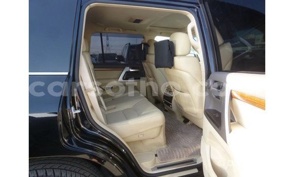 Sayi Imported Toyota Land Cruiser Black Mota in Import - Dubai a Maseru Sayi Imported Toyota Land Cruiser Black Mota in Import - Dubai a Maseru