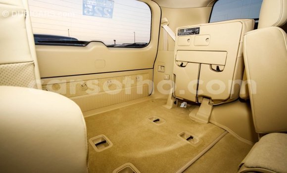 Sayi Imported Toyota Land Cruiser White Mota in Import - Dubai a Maseru Sayi Imported Toyota Land Cruiser White Mota in Import - Dubai a Maseru