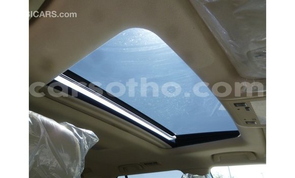 Sayi Imported Toyota Land Cruiser White Mota in Import - Dubai a Maseru Sayi Imported Toyota Land Cruiser White Mota in Import - Dubai a Maseru