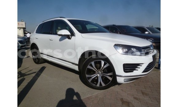 Sayi Imported Volkswagen Touareg White Mota in Import - Dubai a Maseru Sayi Imported Volkswagen Touareg White Mota in Import - Dubai a Maseru