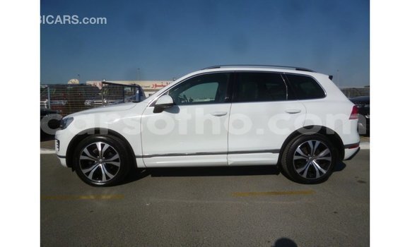 Sayi Imported Volkswagen Touareg White Mota in Import - Dubai a Maseru Sayi Imported Volkswagen Touareg White Mota in Import - Dubai a Maseru