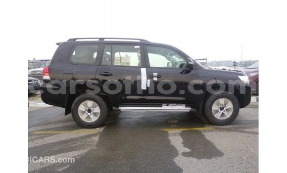 Sayi Imported Toyota Land Cruiser Black Mota in Import - Dubai a Maseru Sayi Imported Toyota Land Cruiser Black Mota in Import - Dubai a Maseru