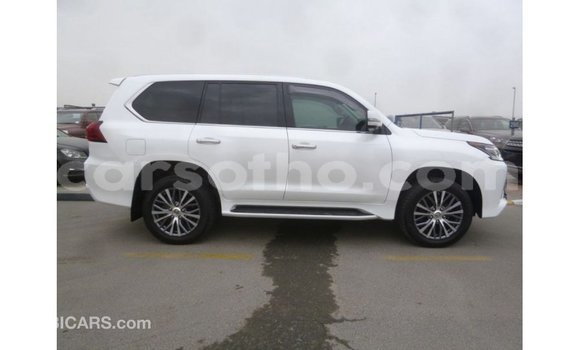 اشتري Imported Lexus LX White سيارة في Import - Dubai في Maseru اشتري Imported Lexus LX White سيارة في Import - Dubai في Maseru