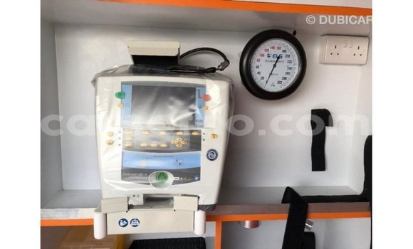 Sayi Imported Toyota Hiace White Mota in Import - Dubai a Maseru Sayi Imported Toyota Hiace White Mota in Import - Dubai a Maseru