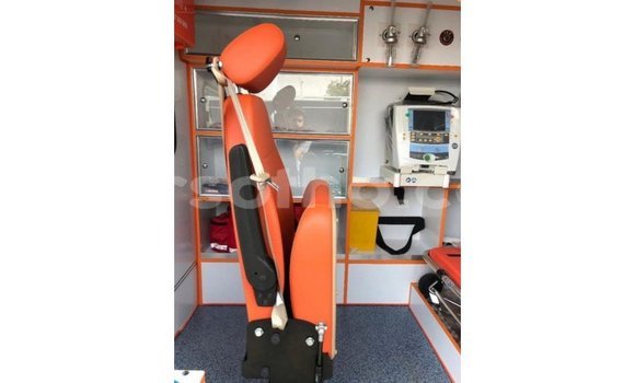 Sayi Imported Toyota Hiace White Mota in Import - Dubai a Maseru Sayi Imported Toyota Hiace White Mota in Import - Dubai a Maseru