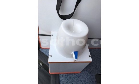 Sayi Imported Toyota Hiace White Mota in Import - Dubai a Maseru Sayi Imported Toyota Hiace White Mota in Import - Dubai a Maseru