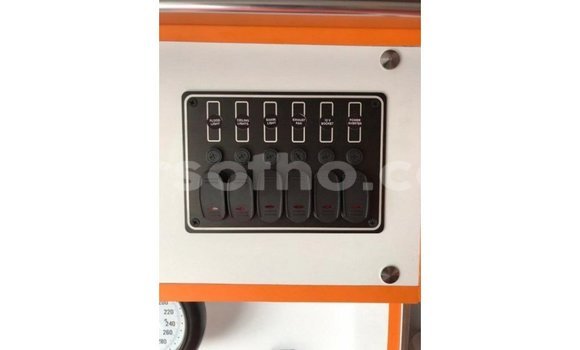 Sayi Imported Toyota Hiace White Mota in Import - Dubai a Maseru Sayi Imported Toyota Hiace White Mota in Import - Dubai a Maseru