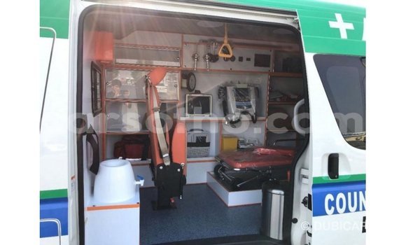 Sayi Imported Toyota Hiace White Mota in Import - Dubai a Maseru Sayi Imported Toyota Hiace White Mota in Import - Dubai a Maseru