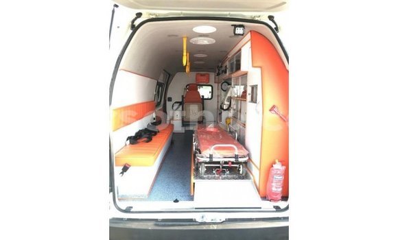 Sayi Imported Toyota Hiace White Mota in Import - Dubai a Maseru Sayi Imported Toyota Hiace White Mota in Import - Dubai a Maseru