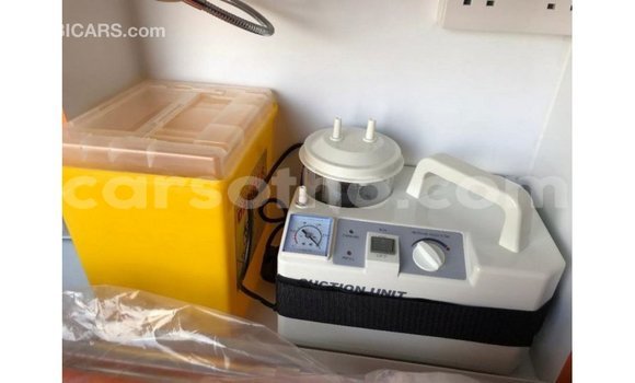 Sayi Imported Toyota Hiace White Mota in Import - Dubai a Maseru Sayi Imported Toyota Hiace White Mota in Import - Dubai a Maseru