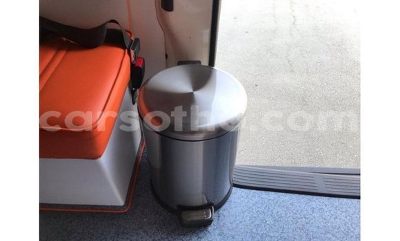 Sayi Imported Toyota Hiace White Mota in Import - Dubai a Maseru Sayi Imported Toyota Hiace White Mota in Import - Dubai a Maseru