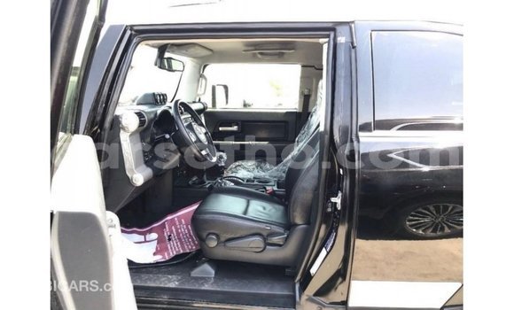 Sayi Imported Toyota FJ Cruiser Black Mota in Import - Dubai a Maseru Sayi Imported Toyota FJ Cruiser Black Mota in Import - Dubai a Maseru