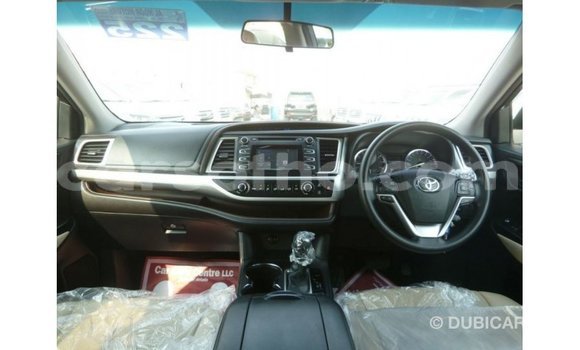 اشتري Imported Toyota Kluger White سيارة في Import - Dubai في Maseru اشتري Imported Toyota Kluger White سيارة في Import - Dubai في Maseru