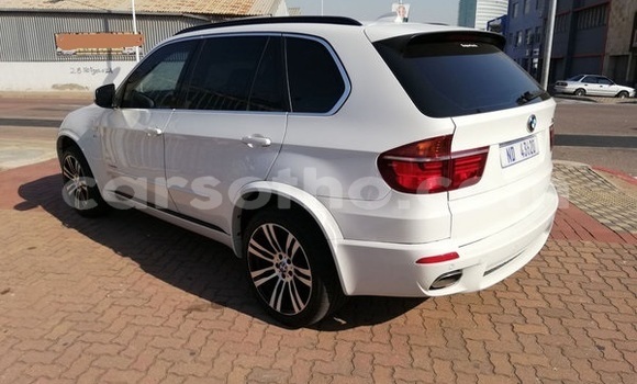 Sayi Na hannu BMW X5 White Mota in Mokhotlong a Berea Sayi Na hannu BMW X5 White Mota in Mokhotlong a Berea