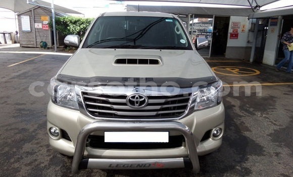 Sayi Na hannu Toyota Hilux Silver Mota in Hlotse a Leribe Sayi Na hannu Toyota Hilux Silver Mota in Hlotse a Leribe