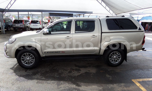 Sayi Na hannu Toyota Hilux Silver Mota in Hlotse a Leribe Sayi Na hannu Toyota Hilux Silver Mota in Hlotse a Leribe