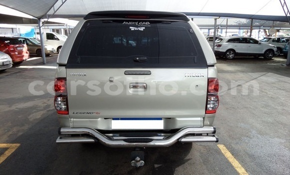 Sayi Na hannu Toyota Hilux Silver Mota in Hlotse a Leribe Sayi Na hannu Toyota Hilux Silver Mota in Hlotse a Leribe