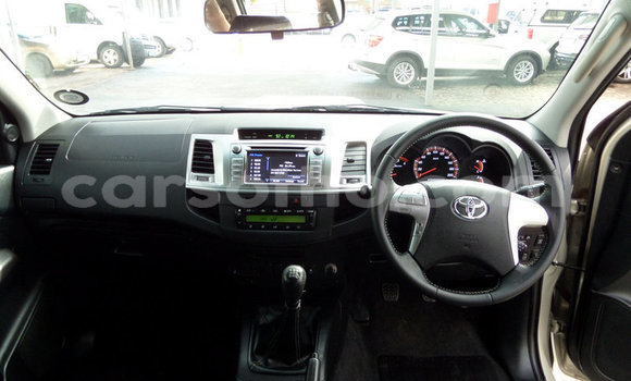 Sayi Na hannu Toyota Hilux Silver Mota in Hlotse a Leribe Sayi Na hannu Toyota Hilux Silver Mota in Hlotse a Leribe