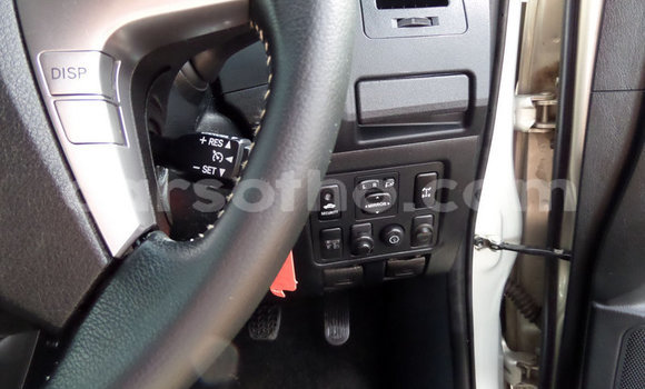 Sayi Na hannu Toyota Hilux Silver Mota in Hlotse a Leribe Sayi Na hannu Toyota Hilux Silver Mota in Hlotse a Leribe