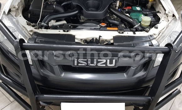 Sayi Na hannu Isuzu KB White Mota in Butha–Buthe a Thaba-Tseka Sayi Na hannu Isuzu KB White Mota in Butha–Buthe a Thaba-Tseka