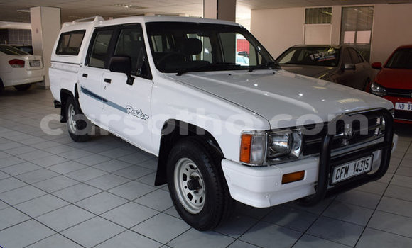 Buy Used Toyota Hilux White Car in Mafeteng in Mafeteng Buy Used Toyota Hilux White Car in Mafeteng in Mafeteng
