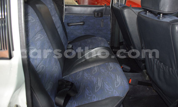 Buy Used Toyota Hilux White Car in Mafeteng in Mafeteng Buy Used Toyota Hilux White Car in Mafeteng in Mafeteng