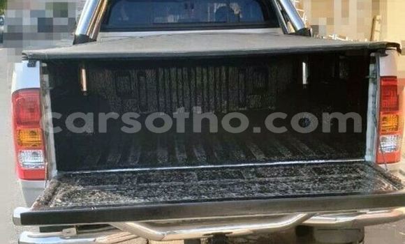 Sayi Na hannu Toyota Hilux Silver Mota in Mohale's Hoek a Mohale's Hoek Sayi Na hannu Toyota Hilux Silver Mota in Mohale's Hoek a Mohale's Hoek