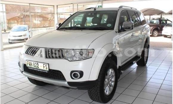 Acheter Occasion Voiture Mitsubishi Pajero Sport Blanc à Maseru, Maseru Acheter Occasion Voiture Mitsubishi Pajero Sport Blanc à Maseru, Maseru