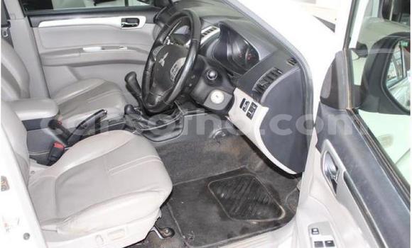 Acheter Occasion Voiture Mitsubishi Pajero Sport Blanc à Maseru, Maseru Acheter Occasion Voiture Mitsubishi Pajero Sport Blanc à Maseru, Maseru