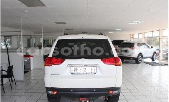 Acheter Occasion Voiture Mitsubishi Pajero Sport Blanc à Maseru, Maseru Acheter Occasion Voiture Mitsubishi Pajero Sport Blanc à Maseru, Maseru