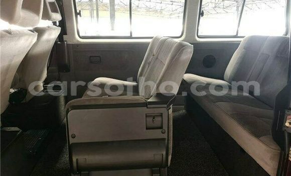 Acheter Occasion Voiture Volkswagen Caravelle Rouge à Maputsoa, Leribe Acheter Occasion Voiture Volkswagen Caravelle Rouge à Maputsoa, Leribe