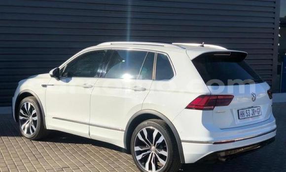 Sayi Na hannu Volkswagen Tiguan White Mota in Maseru a Maseru Sayi Na hannu Volkswagen Tiguan White Mota in Maseru a Maseru
