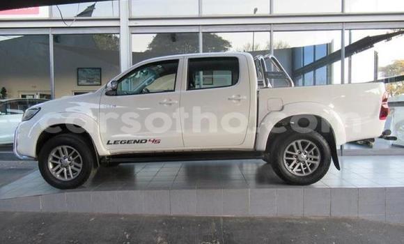 Sayi Na hannu Toyota Hilux White Mota in Maseru a Maseru Sayi Na hannu Toyota Hilux White Mota in Maseru a Maseru