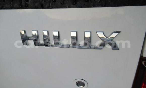Sayi Na hannu Toyota Hilux White Mota in Maseru a Maseru Sayi Na hannu Toyota Hilux White Mota in Maseru a Maseru