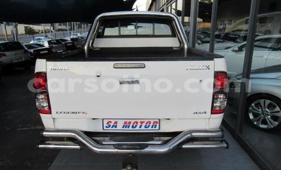 Sayi Na hannu Toyota Hilux White Mota in Maseru a Maseru Sayi Na hannu Toyota Hilux White Mota in Maseru a Maseru