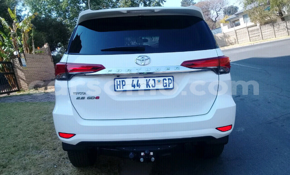 Acheter Occasion Voiture Toyota Fortuner Blanc à Maseru, Maseru Acheter Occasion Voiture Toyota Fortuner Blanc à Maseru, Maseru