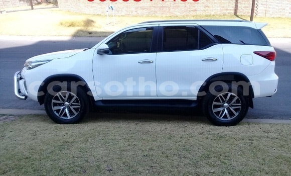 Acheter Occasion Voiture Toyota Fortuner Blanc à Maseru, Maseru Acheter Occasion Voiture Toyota Fortuner Blanc à Maseru, Maseru