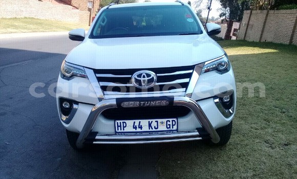 Acheter Occasion Voiture Toyota Fortuner Blanc à Maseru, Maseru Acheter Occasion Voiture Toyota Fortuner Blanc à Maseru, Maseru