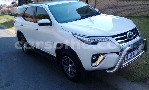 Acheter Occasion Voiture Toyota Fortuner Blanc à Maseru, Maseru Acheter Occasion Voiture Toyota Fortuner Blanc à Maseru, Maseru